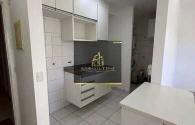 Imagem: O apartamento possui 3 Dormitórios, 1 Banheiro, 2 Vagas na