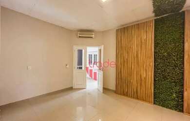 Imagem: O depósito possui 5 Vagas na garagem, 77m² de Área e está