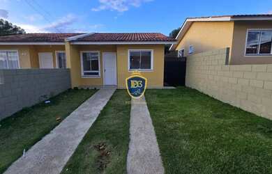 Imagem: A casa possui 2 Dormitórios, 1 Banheiro, 2 Vagas na garagem