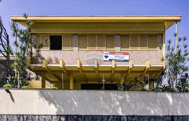 Imagem: O depósito possui 4 Vagas na garagem e 550m² de Área e está