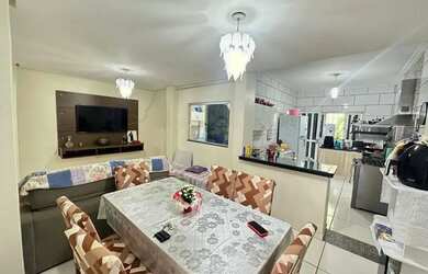 Imagem: A casa possui 4 Dormitórios, 2 Banheiros, 1 Vaga na garagem