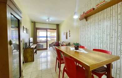 Imagem 1: SACADA DE FRENTE E ESPAÇO DE SOBRA NO CENTRO DA CIDADE