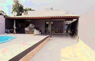 Imagem: A casa possui 5 Dormitórios, 5 Banheiros, 3 Vagas na garagem