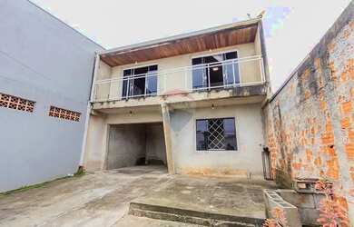 Imagem: A casa possui 3 Dormitórios, 2 Banheiros, 4 Vagas na garagem