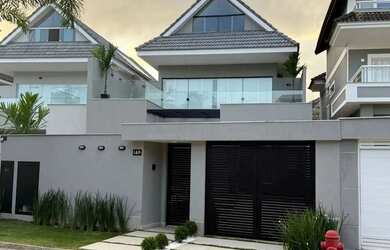 Imagem: A casa em condomínio possui 4 Dormitórios, 5 Banheiros, 2