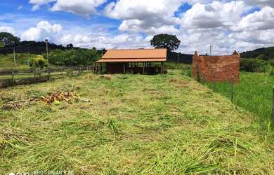 Imagem: A chácara possui 1350m² de Área e está localizado em Itaperuna