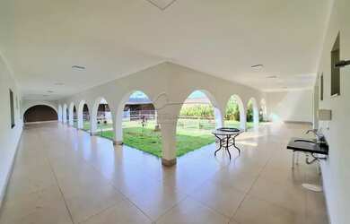 Imagem: O depósito possui 5 Vagas na garagem, 460m² de Área e está