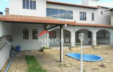 Imagem: A casa possui 2 Dormitórios, 2 Banheiros, 1 Vaga na garagem