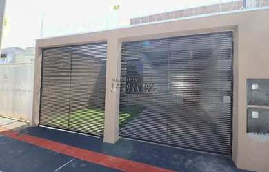 Imagem: A casa possui 3 Dormitórios, 1 Banheiro, 1 Vaga na garagem