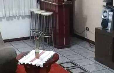 Imagem: A casa possui 4 Dormitórios, 3 Banheiros, 2 Vagas na garagem