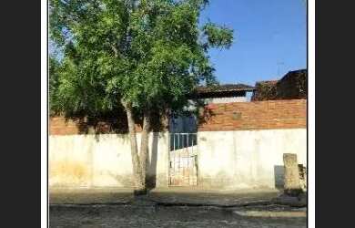 Imagem: A casa possui 2 Dormitórios, 1 Banheiro, 200m² de Área e