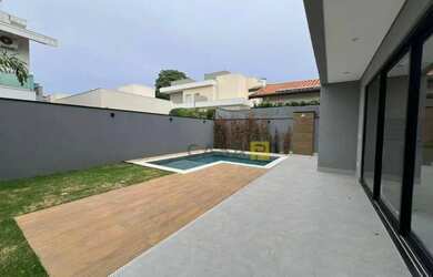 Imagem: A casa em condomínio possui 3 Dormitórios, 4 Banheiros, 4