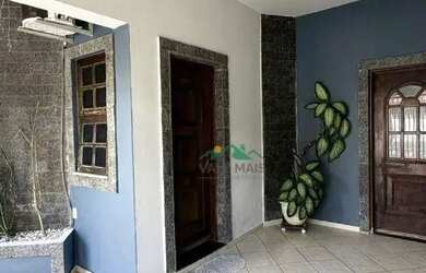 Imagem: A casa possui 3 Dormitórios, 2 Banheiros, 1 Vaga na garagem