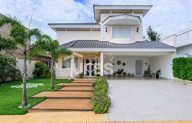 Imagem: A casa em condomínio possui 4 Dormitórios, 5 Banheiros, 4