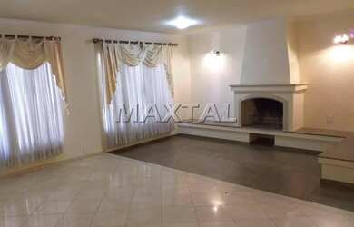 Imagem: A casa possui 3 Dormitórios, 4 Banheiros, 5 Vagas na garagem