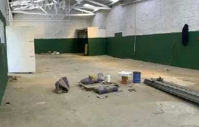 Imagem: O depósito possui 446m² de Área e está localizado em Santa