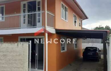 Imagem: A casa possui 2 Dormitórios, 1 Banheiro, 2 Vagas na garagem