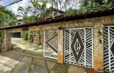 Imagem: A casa em condomínio possui 5 Dormitórios, 5 Banheiros, 3