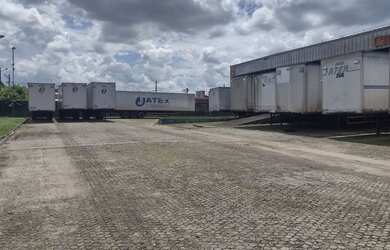 Imagem: O depósito possui 5 Vagas na garagem, 2.500m² de Área e