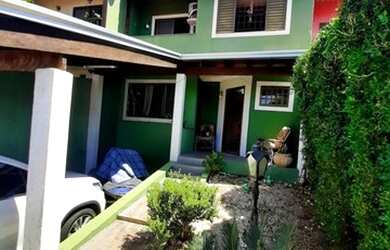 Imagem: A casa possui 3 Dormitórios, 4 Banheiros, 1 Vaga na garagem