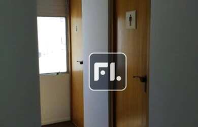 Imagem: O depósito possui 2 Vagas na garagem, 161m² de Área e está