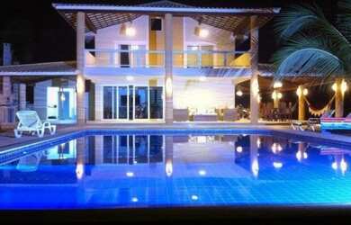 Imagem: A casa em condomínio possui 5 Dormitórios, 5 Banheiros, 5