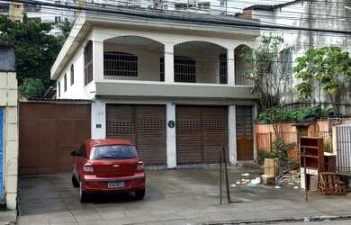 Imagem: A casa possui 3 Dormitórios, 2 Banheiros, 1 Vaga na garagem