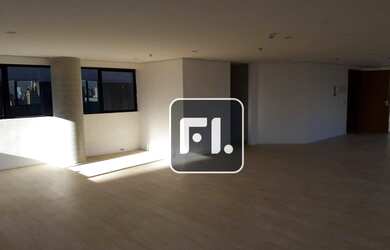 Imagem: O depósito possui 2 Vagas na garagem e 84m² de Área e está