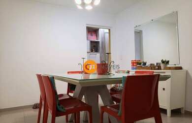 Imagem: A casa possui 4 Dormitórios, 3 Banheiros, 2 Vagas na garagem