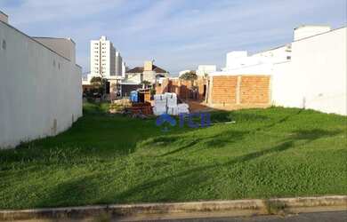 Imagem: O terreno possui 300m² de Área e está localizado em Vila