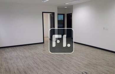 Imagem: O depósito possui 3 Vagas na garagem, 110m² de Área e está