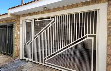 Imagem: A casa possui 2 Dormitórios, 1 Banheiro, 2 Vagas na garagem