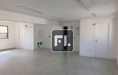 Imagem: O depósito possui 2 Vagas na garagem e 74m² de Área e está