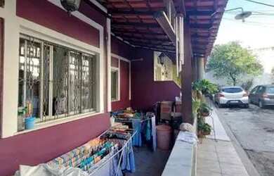 Imagem: A casa possui 3 Dormitórios, 2 Banheiros, 1 Vaga na garagem