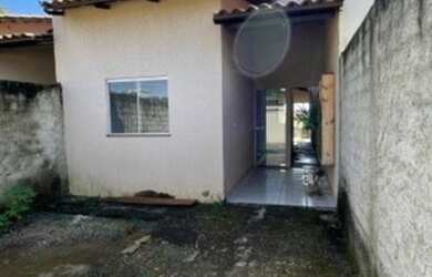 Imagem: A casa possui 2 Dormitórios, 1 Banheiro, 1 Vaga na garagem