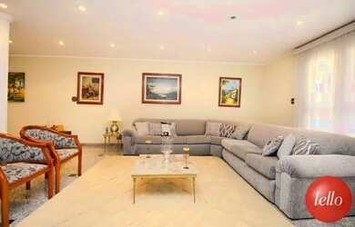 Imagem: A casa possui 4 Dormitórios, 2 Banheiros, 5 Vagas na garagem