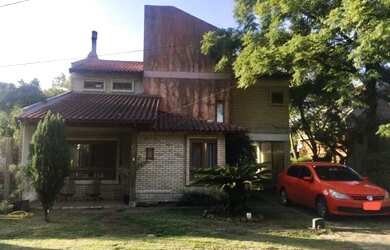 Imagem: A casa em condomínio possui 3 Dormitórios, 2 Banheiros, 2