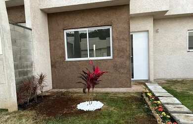 Imagem: A casa em condomínio possui 3 Dormitórios, 2 Banheiros, 2