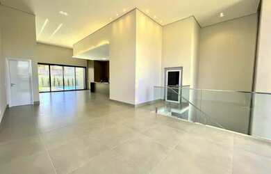 Imagem: A casa em condomínio possui 4 Dormitórios, 5 Banheiros, 4