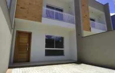 Imagem: A casa possui 3 Dormitórios, 2 Banheiros, 2 Vagas na garagem