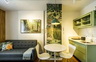 Imagem: O apartamento possui 1 Dormitório, 1 Banheiro, 1 Vaga na garagem