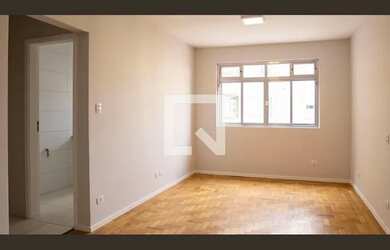 Imagem: O apartamento possui 1 Dormitório, 1 Banheiro, 1 Vaga na garagem