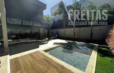 Imagem: A casa em condomínio possui 4 Dormitórios, 5 Banheiros, 4