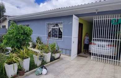 Imagem: A casa possui 3 Dormitórios, 1 Banheiro, 1 Vaga na garagem