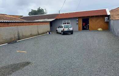 Imagem 2: Terreno com duas casas. 400m² de Área, 4 Vagas na garageme5 Dormitórios