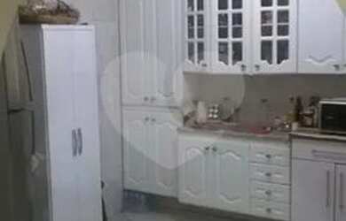 Imagem: A casa possui 4 Dormitórios, 2 Banheiros, 2 Vagas na garagem