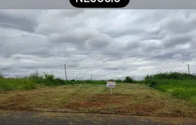Imagem: O terreno possui 200m² de Área e está localizado em Vila