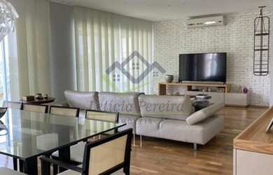 Imagem: O apartamento possui 4 Dormitórios, 5 Banheiros, 4 Vagas na