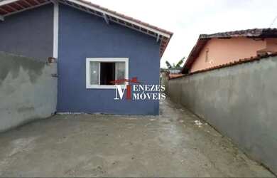 Imagem: A casa possui 3 Dormitórios, 2 Banheiros, 2 Vagas na garagem