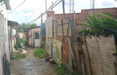 Imagem: A casa possui 1 Dormitório, 1 Banheiro e está localizado